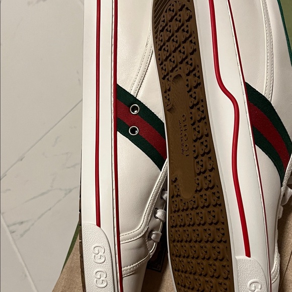 Gucci White Sneakers with Red and Green Accents - Picture 12 of 13